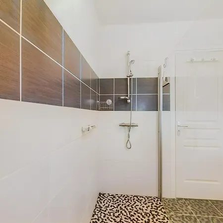 -alys- T2 Proche Apartment